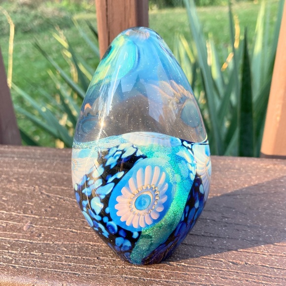 ROBERT EICKHOLT Art Glass Paperweight Egg Shaped Iridescent Sea Flowers Signed - Picture 5 of 15